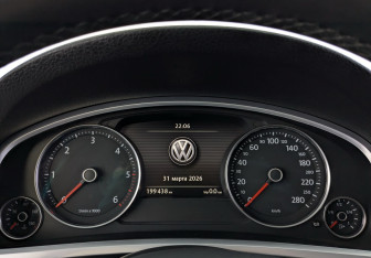 Подержанный автомобиль Volkswagen Touareg 2014 года (15 фото)