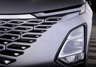 Подержанный автомобиль Omoda C5 2023 года (17 фото)
