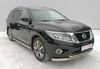 Подержанный автомобиль Nissan Pathfinder 2014 года (3 фото)