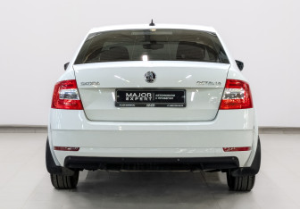 Подержанный автомобиль Skoda Octavia Liftback 2018 года (6 фото)