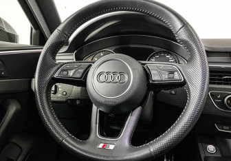 Подержанный автомобиль Audi A4 Sedan 2019 года (14 фото)