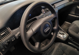 Подержанный автомобиль Audi A6 Sedan 2001 года (14 фото)