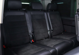 Подержанный автомобиль Volkswagen Multivan 2019 года (17 фото)