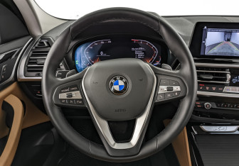 Подержанный автомобиль BMW X4 2023 года (22 фото)