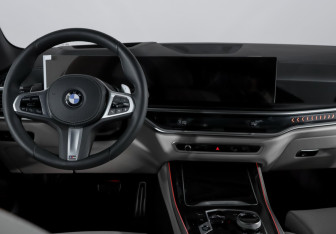 Подержанный автомобиль BMW X5 2025 года (12 фото)
