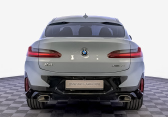 Подержанный автомобиль BMW X4 2024 года (6 фото)