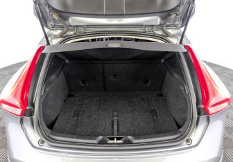 Подержанный автомобиль Volvo V40 Hatchback 2019 года (10 фото)