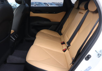 Подержанный автомобиль Changan UNI-V 2022 года (10 фото)