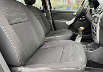 Подержанный автомобиль Renault Sandero 2013 года (10 фото)