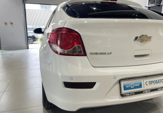 Подержанный автомобиль Chevrolet Cruze Hatchback 2013 года (8 фото)