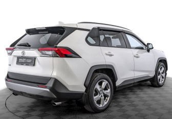 Подержанный автомобиль Toyota RAV4 2019 года (5 фото)