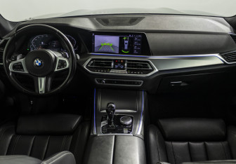 Подержанный автомобиль BMW X5 2019 года (12 фото)