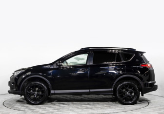 Подержанный автомобиль Toyota RAV4 2018 года (6 фото)