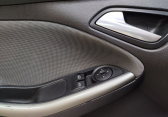 Подержанный автомобиль Ford Focus Hatchback 2011 года (15 фото)