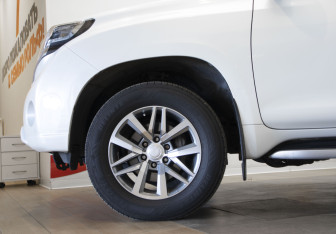 Подержанный автомобиль Toyota Land Cruiser Prado 2016 года (37 фото)
