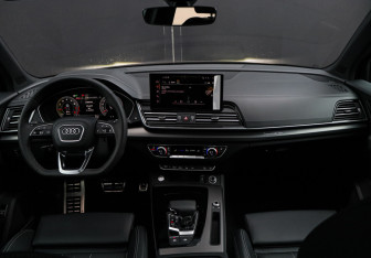Подержанный автомобиль Audi Q5 2025 года (12 фото)