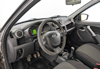 Подержанный автомобиль LADA (ВАЗ) Granta Liftback 2017 года (16 фото)