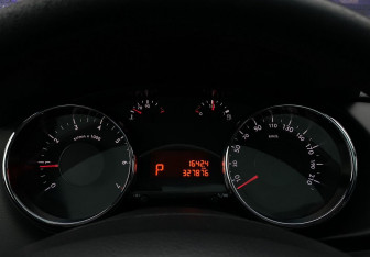 Подержанный автомобиль Peugeot 3008 2011 года (20 фото)