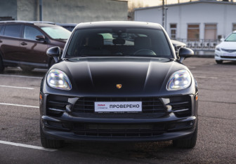 Подержанный автомобиль Porsche Macan 2021 года (2 фото)