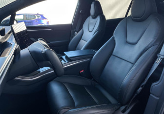 Подержанный автомобиль Tesla Model X 2023 года (15 фото)