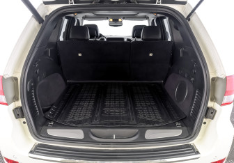 Подержанный автомобиль Jeep Grand Cherokee 2012 года (10 фото)