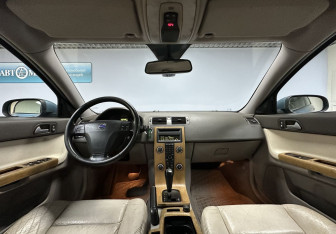 Подержанный автомобиль Volvo S40 2008 года (12 фото)