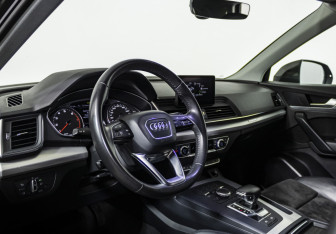 Подержанный автомобиль Audi Q5 2017 года (9 фото)
