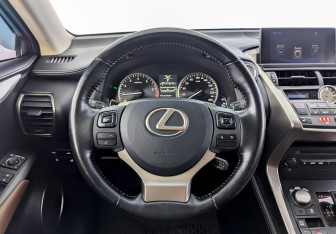 Подержанный автомобиль Lexus NX 2016 года (22 фото)