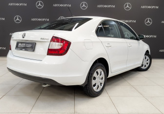 Подержанный автомобиль Skoda Rapid Liftback 2019 года (5 фото)