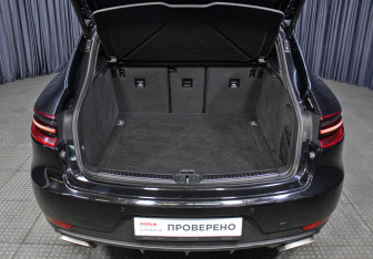 Подержанный автомобиль Porsche Macan 2018 года (10 фото)