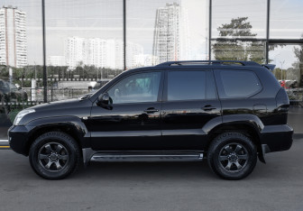 Подержанный автомобиль Toyota Land Cruiser Prado 2008 года (8 фото)