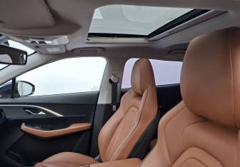 Подержанный автомобиль Omoda C5 2023 года (12 фото)