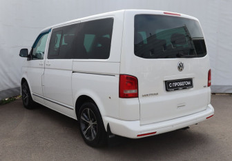 Подержанный автомобиль Volkswagen Multivan 2013 года (6 фото)
