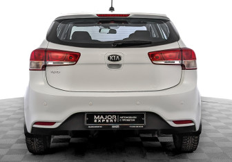 Подержанный автомобиль Kia Rio Hatchback 2017 года (6 фото)