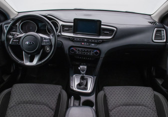 Подержанный автомобиль Kia Ceed Hatchback 2019 года (13 фото)