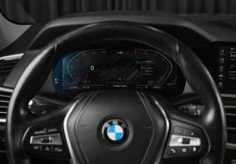 Подержанный автомобиль BMW X5 2021 года (18 фото)