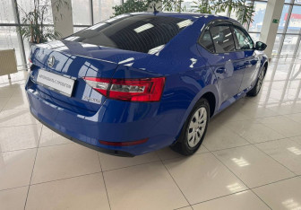 Подержанный автомобиль Skoda Superb Liftback 2019 года (5 фото)