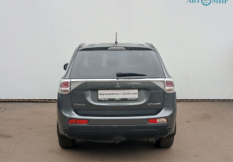 Подержанный автомобиль Mitsubishi Outlander 2014 года (6 фото)