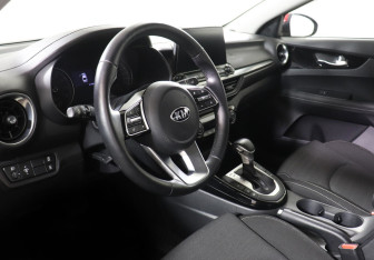 Подержанный автомобиль Kia Cerato Sedan 2019 года (7 фото)