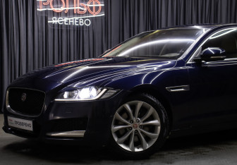 Подержанный автомобиль Jaguar XF Sedan 2016 года (21 фото)