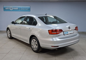 Подержанный автомобиль Volkswagen Jetta Sedan 2015 года (7 фото)