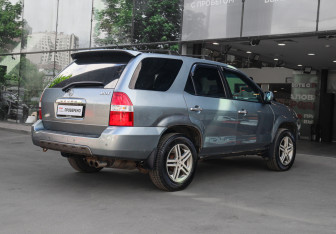 Подержанный автомобиль Acura MDX 2002 года (4 фото)