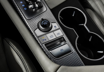 Подержанный автомобиль Genesis G70 2021 года (17 фото)