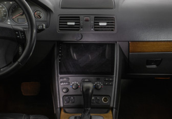 Подержанный автомобиль Volvo XC90 2005 года (14 фото)