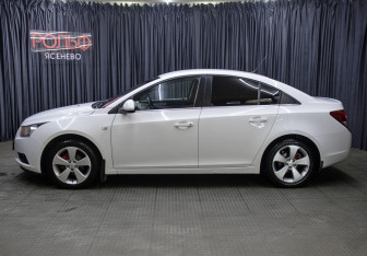 Подержанный автомобиль Chevrolet Cruze Sedan 2011 года (8 фото)