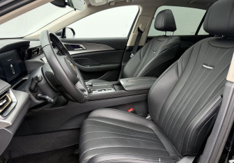 Подержанный автомобиль Hongqi H5 2022 года (10 фото)