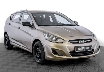 Подержанный автомобиль Hyundai Solaris Hatchback 2012 года (3 фото)