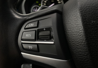 Подержанный автомобиль BMW X6 2016 года (25 фото)