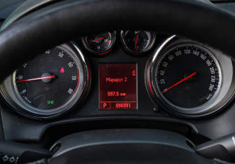 Подержанный автомобиль Opel Astra Hatchback 2010 года (20 фото)