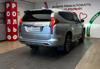 Подержанный автомобиль Mitsubishi Montero Sport 2022 года (4 фото)